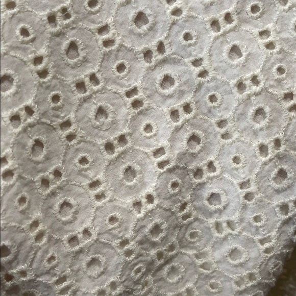 Like New! Gap Ivory Top with Button Detail size 2t - Picture 4 of 4